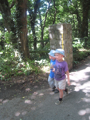 Tim and Cole at the Seal Sanctuary (07-08-2009 13:22)