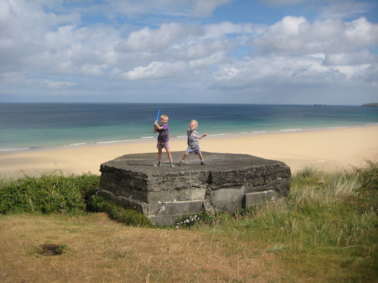 Tim and Cole playing Star Wars on the Towans (07-04-2009 11:07)