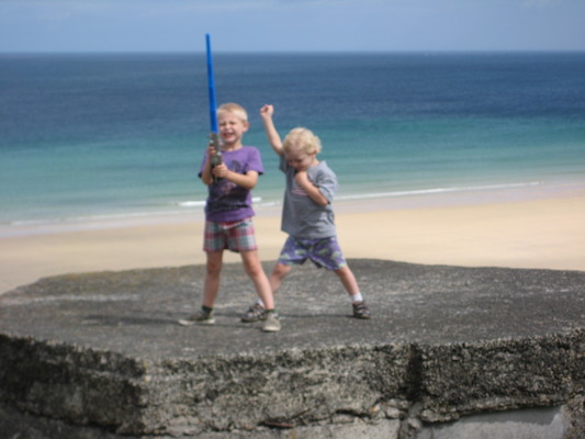 Tim and Cole playing Star Wars on the Towans (07-04-2009 11:07)