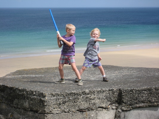 Tim and Cole playing Star Wars on the Towans (07-04-2009 11:07)