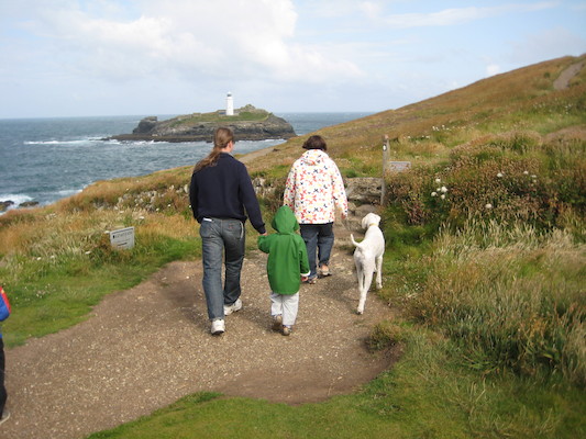 Ben, Cole, Xine and Bazzle walking at Godrevy (07-07-2009 10:09)