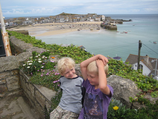 Cole and Tim in St. Ives (07-10-2009 12:00)
