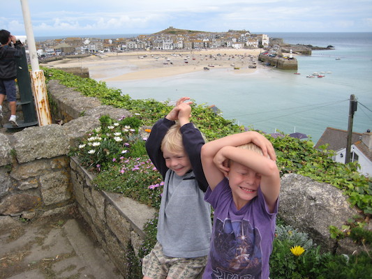 Cole and Tim in St. Ives (07-10-2009 12:00)