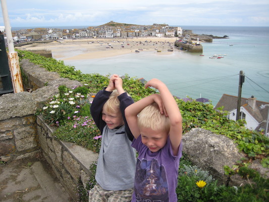 Cole and Tim in St. Ives (07-10-2009 12:00)