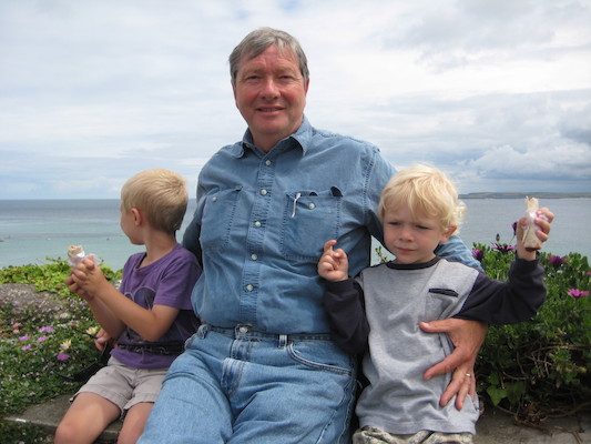 Tim, Granddad and Cole in St. Ives (07-10-2009 12:05)
