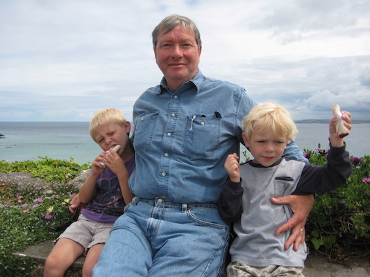 Tim, Granddad and Cole in St. Ives (07-10-2009 12:05)