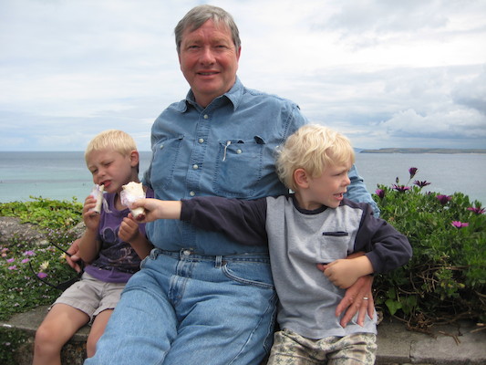 Tim, Granddad and Cole in St. Ives (07-10-2009 12:05)
