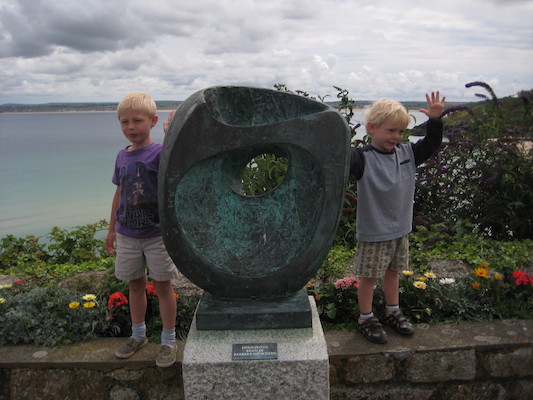 Tim and Cole at the Hepworth gallery (07-10-2009 12:11)