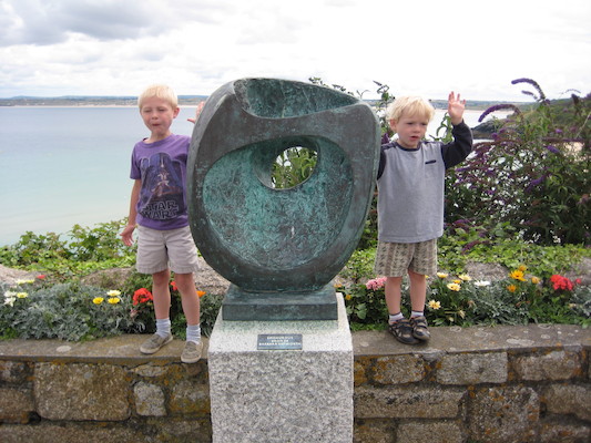 Tim and Cole at the Hepworth gallery (07-10-2009 12:11)