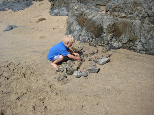 Cole building a dam (07-13-2009 15:03)