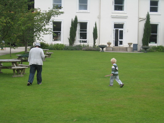 Xine and Cole at Trevarno (07-12-2009 05:06)