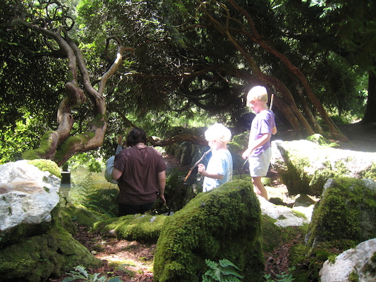 Xine, Cole and Tim descend into the grotto (07-12-2009 06:29)