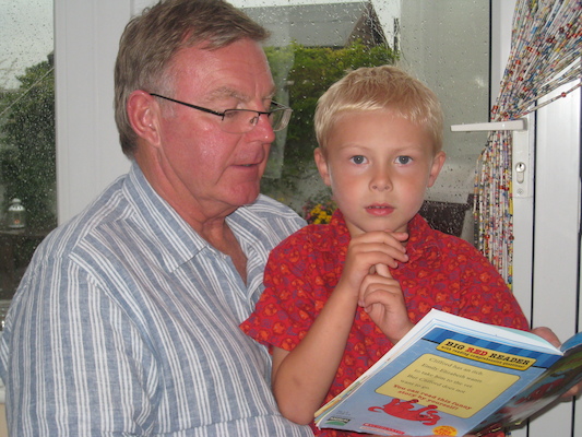 John Pollard and Tim reading (07-14-2009 19:08)