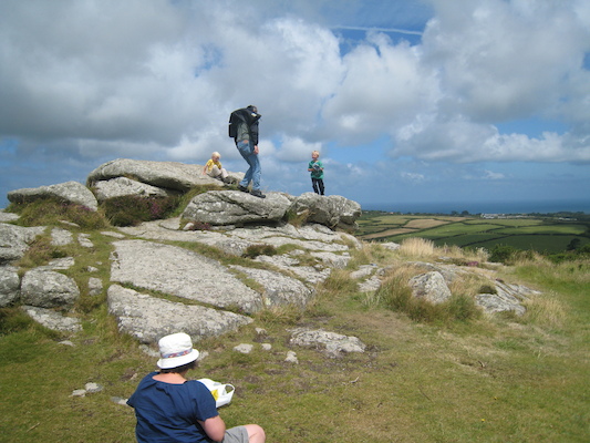Cole, Tim, Granddad and Xine on top of Trencrom (07-15-2009 11:41)
