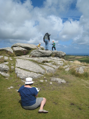 Cole, Tim, Granddad and Xine on top of Trencrom (07-15-2009 11:41)