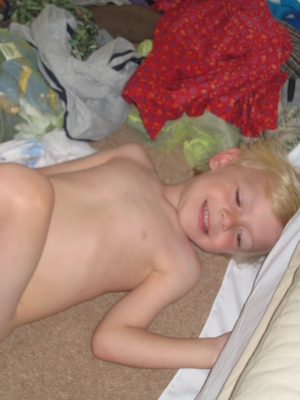 "Getting dressed" (07-16-2009 07:34)