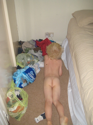 "Getting dressed" (07-16-2009 07:34)