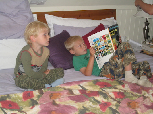 Cole and Tim read (07-16-2009 16:04)