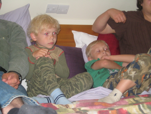 Dad, Cole, Tim and Xine watch Star Wars (07-16-2009 16:09)