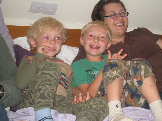 Dad, Cole, Tim and Xine watch Star Wars (07-16-2009 16:18)