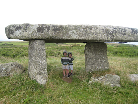 Boys under Lanyon Quoit (07-18-2009 08:53)