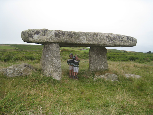 Boys under Lanyon Quoit (07-18-2009 08:53)