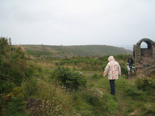 Xine, Tim, Dad and Cole in the Calciner labyrinth (07-18-2009 09:18)