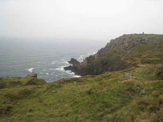 Botallack looking down to the Crown Mine (07-18-2009 09:24)