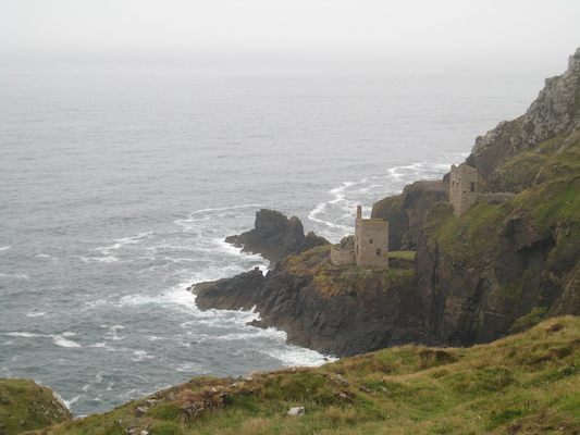 Botallack looking down to the Crown Mine (07-18-2009 09:24)