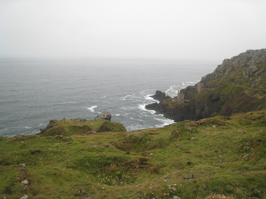 Botallack looking down to the Crown Mine (07-18-2009 09:24)