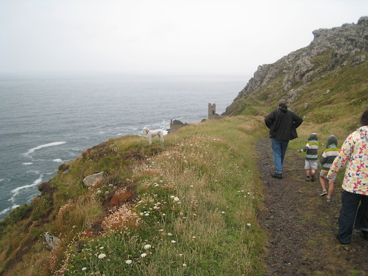 Bazzle, Granddad, Cole, Tim and Xine at Botallack (07-18-2009 09:28)