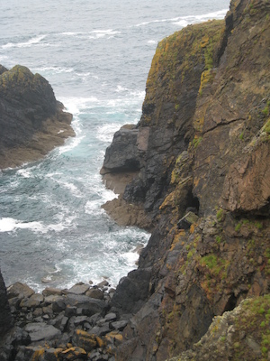 View down to the Crown Mine entrance (behind boulders) (07-18-2009 09:39)