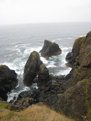 View down to the Crown Mine entrance (behind boulders) (07-18-2009 09:39)