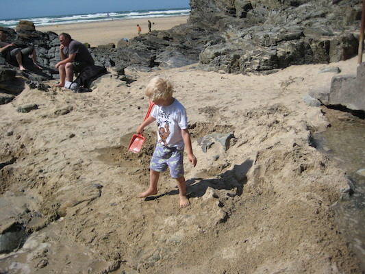 Cole building a dam (07-17-2009 16:03)