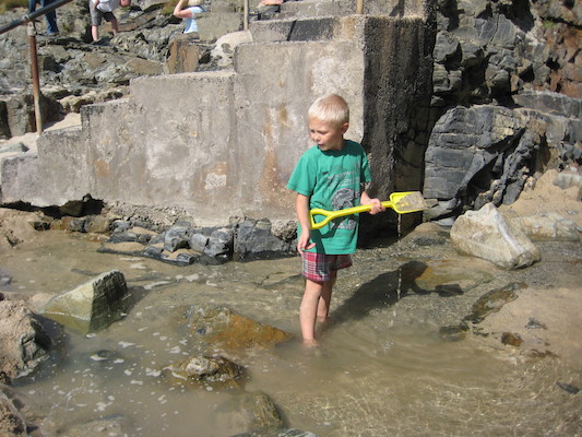 Tim digging in the reservoir (07-17-2009 16:30)
