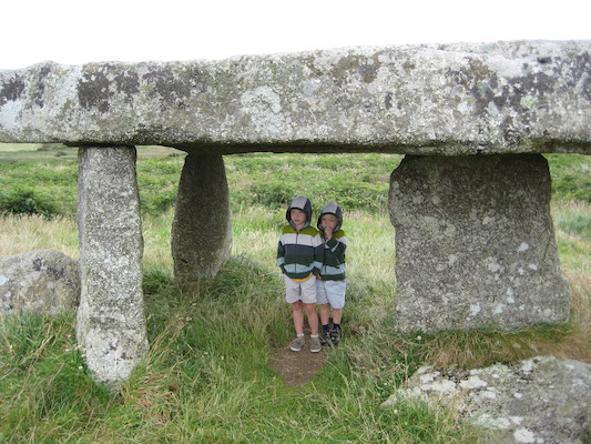 Cole and Tim in Lanyon Quoit (07-18-2009 09:54)