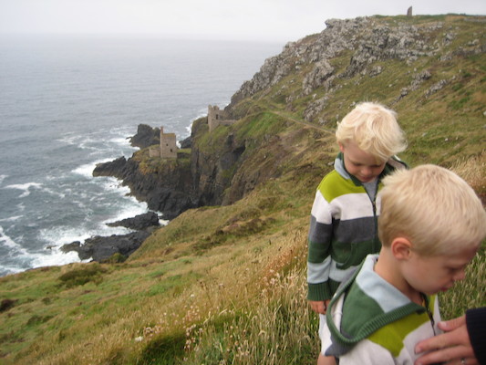Tim and Cole at Botallack (07-18-2009 10:52)