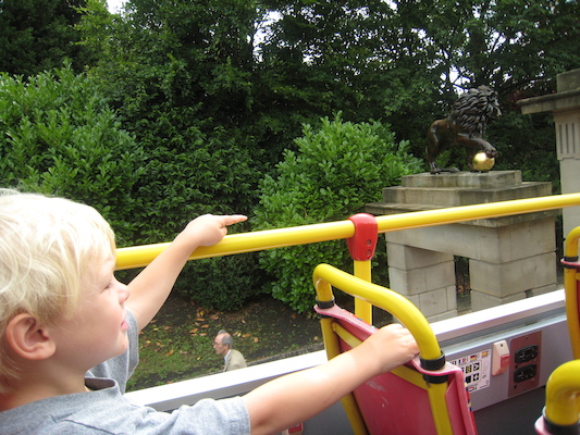 Cole on a double decker bus pointing at a lion (07-20-2009 10:07)
