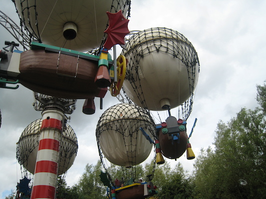 Flying lego (07-22-2009 12:04)