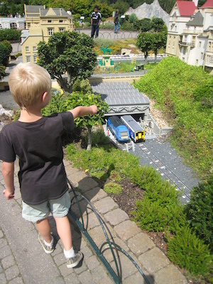 Miniature lego world and Tim (07-22-2009 12:35)