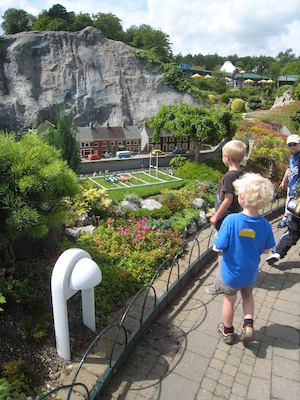 Miniature lego world with Tim and Cole (07-22-2009 12:37)