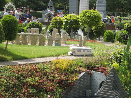 Miniature lego Stonehenge (07-22-2009 12:39)