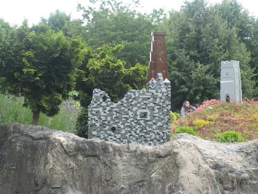 Miniature lego engine house (07-22-2009 12:41)