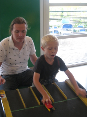Ben and Tim testing lego (07-22-2009 13:05)