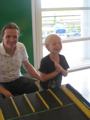 Ben and Tim testing lego (07-22-2009 13:05)