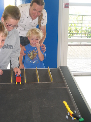 Ben and Cole testing lego (07-22-2009 13:10)