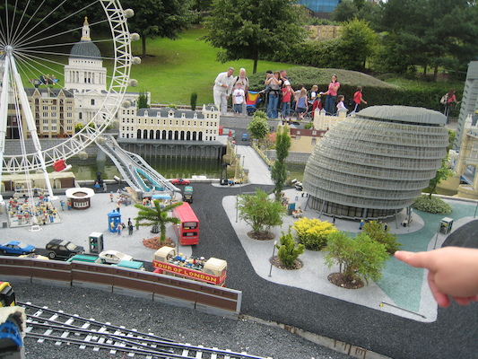 Doctor Who in the miniature lego London (07-22-2009 13:57)