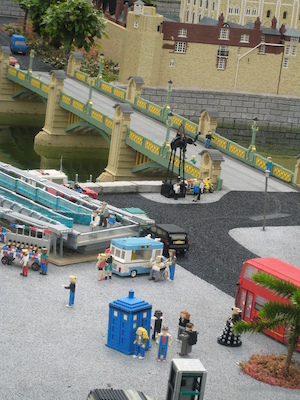 Doctor Who in the miniature lego London with a dalek (07-22-2009 13:57)