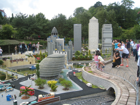 Doctor Who in the miniature lego London (07-22-2009 13:57)