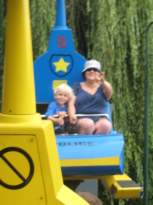 Cole and Xine flying a lego helicopter (07-22-2009 14:27)